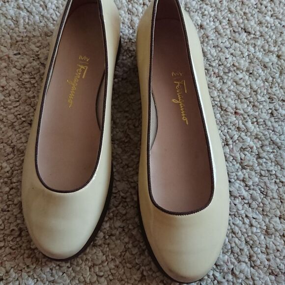 Salvatore Ferragamo beige Patent Leather wedges size 7.5 - Picture 3 of 12